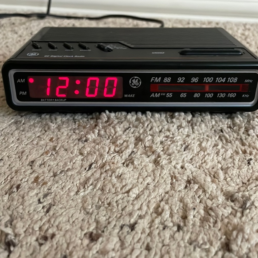 Vintage digital clock/radio